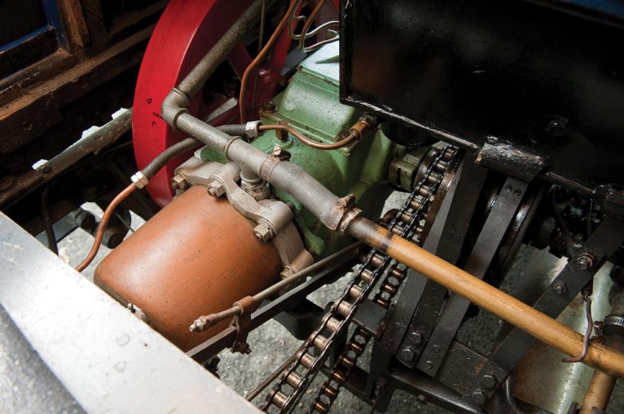  Cadillac Model F 4-Passenger Touring 1904 года  (фото 18 из 19)